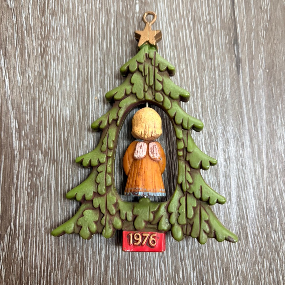 Vintage 1976 Hallmark Keepsake Ornament Choir Girl Angel Spinner Christmas Tree